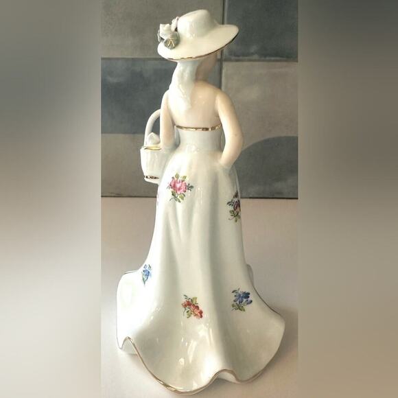 Vintage KPM Germany woman ceramic figurine - Picture 7 of 10
